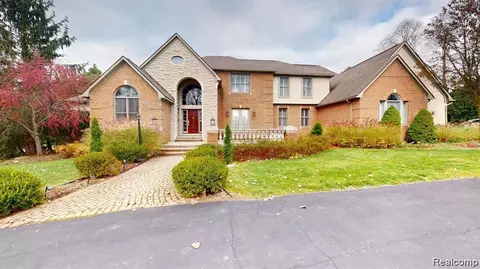 1226 Cedarholm Ln, Bloomfield Hills, MI 48302