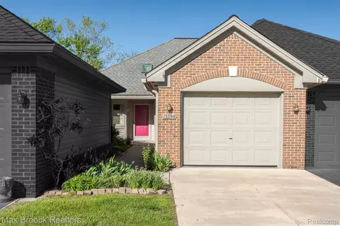 21394 Magnolia Crt 7 2 Ct #7, Farmington Hills, MI 48336