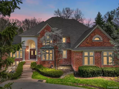 2354 Heronwood Dr, Bloomfield Hills, MI 48302