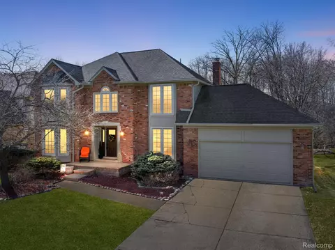 1421 Olympia Dr, Rochester Hills, MI 48306