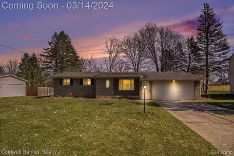 3150 Kings Brook Dr, Flushing, MI 48433