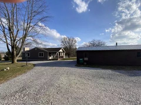 795 Barron Rd, Groveland, MI 48462