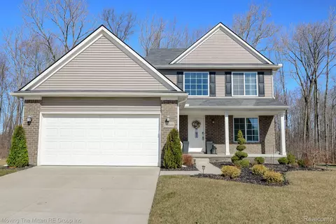 38688 Summit Dr, Romulus, MI 48174