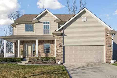 53544 Valleywood Dr, Lyon, MI 48178