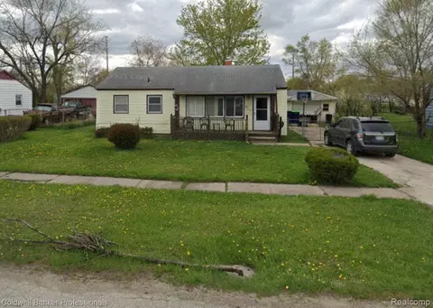 617 S 24th St, Buena Vista, MI 48601