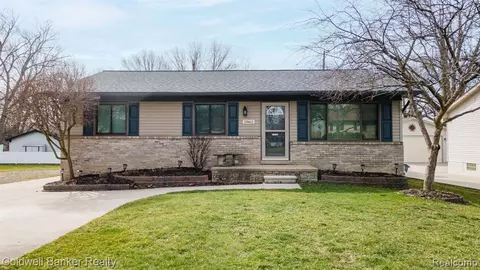 2862 Woodelm Dr, Rochester Hills, MI 48309
