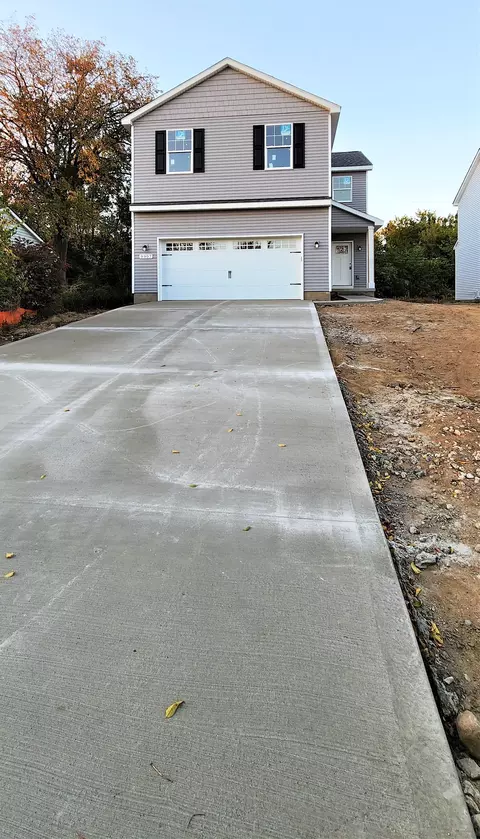 9907 Glasgow Dr, Brighton, MI 48114