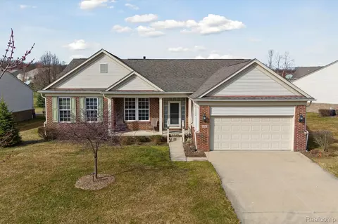 6197 Muirfield Dr #42, Grand Blanc, MI 48439