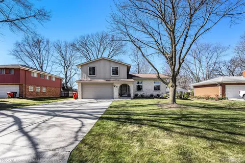 38447 Jonathan St, Clinton Township, MI 48036