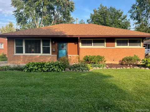 136 Essex St, Clawson, MI 48017