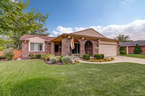 43874 Simsbury St, Canton, MI 48187
