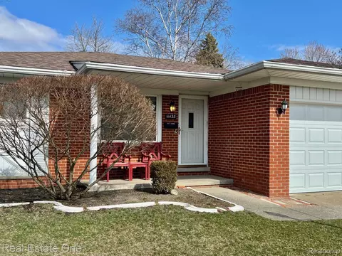 11438 Aspen Dr N, Plymouth, MI 48170