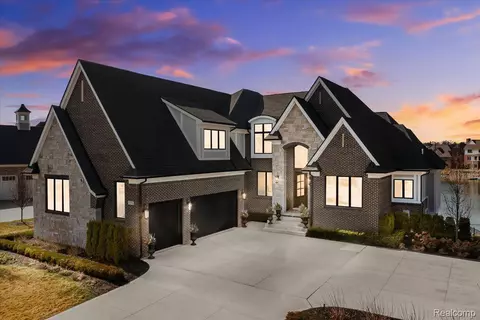 8376 Pier Point Crt Ct, Green Oak, MI 48178