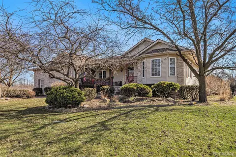 12958 Yale Pl, Hartland, MI 48353