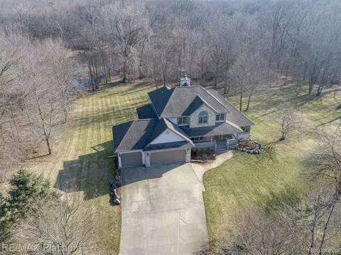 14437 Vanessa Dr, Holly, MI 48442