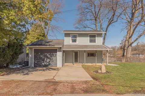 1923 Miles Rd, Oregon, MI 48446