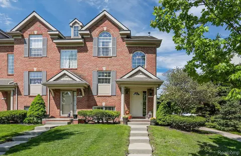 6395 Waldon Center Dr, Independence, MI 48346