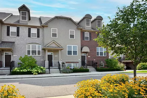863 Barclay Cir, Rochester Hills, MI 48307