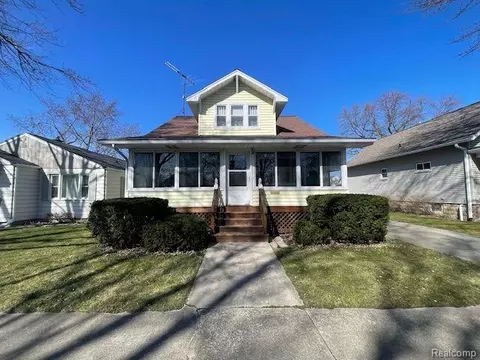 1317 Chestnut St, Port Huron, MI 48060