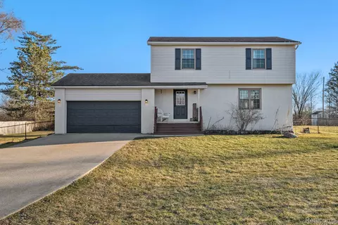 1475 W Thompson Rd, Fenton, MI 48430