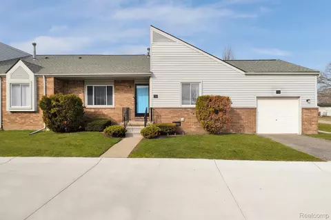 701 Claire Pointe Cir, Saint Clair Shores, MI 48081