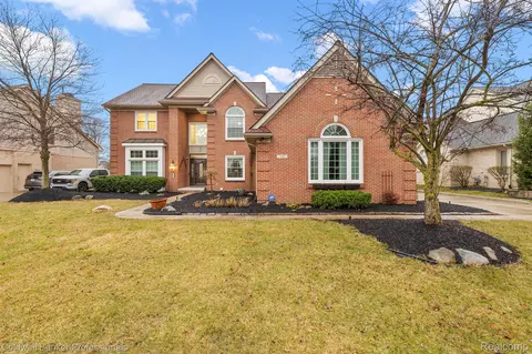358 Pinehurst Dr, Canton, MI 48188