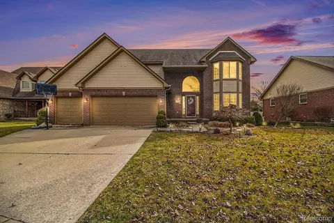 17327 Snapdragon Dr, Brownstown, MI 48173