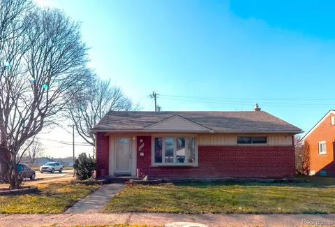 8609 Whitefield St, Dearborn Heights, MI 48127