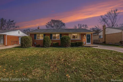 15956 Brentwood St, Livonia, MI 48154