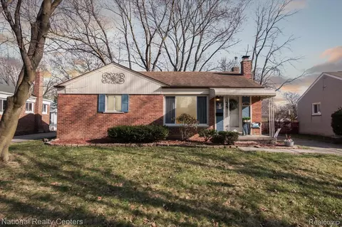 31773 Folkstone Dr, Farmington, MI 48336