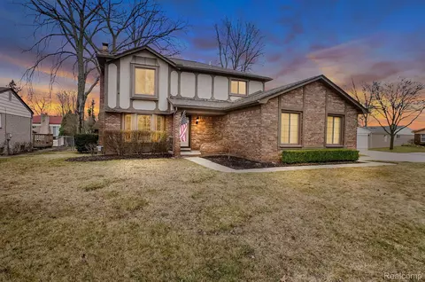 38122 Lincolndale Dr, Sterling Heights, MI 48310