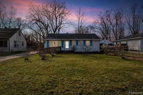 6050 Southbrook Ave, Lansing, MI 48911