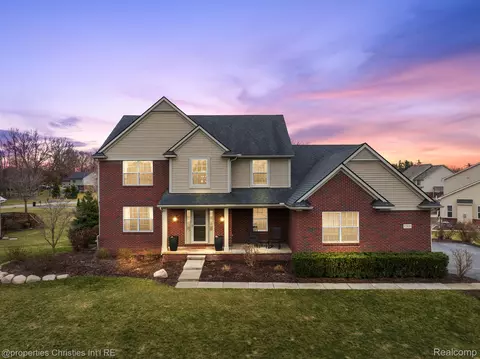 12838 Woodgrove Dr, Green Oak, MI 48178