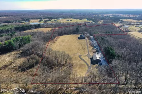 19585 Tipsico Lake Rd S, Fenton, MI 48430