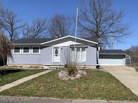 5450 Litchfield Dr, Flint, MI 48532