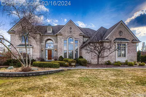 4895 Goodison Place Dr, Rochester, MI 48306