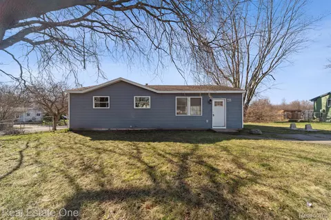 4101 Heathgate Dr, Lansing, MI 48911