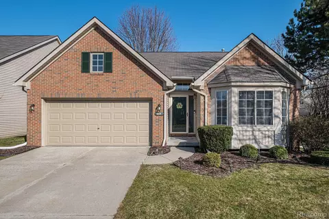 4487 Sunset Blvd, Grand Blanc, MI 48439