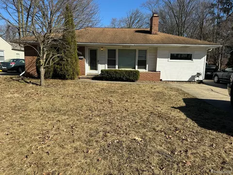 27686 Red Leaf Ln, Southfield, MI 48076