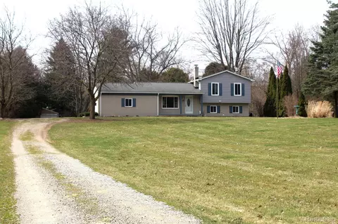 450 S Conklin Rd, Orion, MI 48362