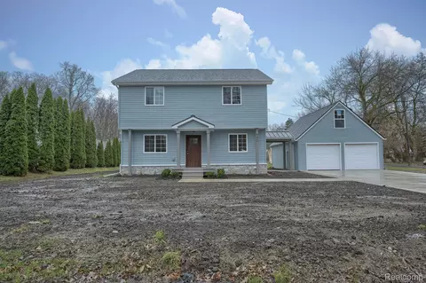 950 Leon Rd, Walled Lake, MI 48390