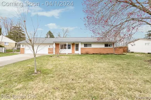 4902 Sundew St, Commerce Twp, MI 48382