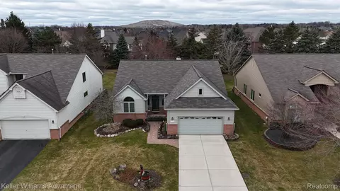 17680 Lake View Cir, Northville, MI 48168