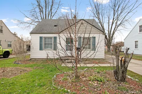 26641 Chippendale St, Roseville, MI 48066