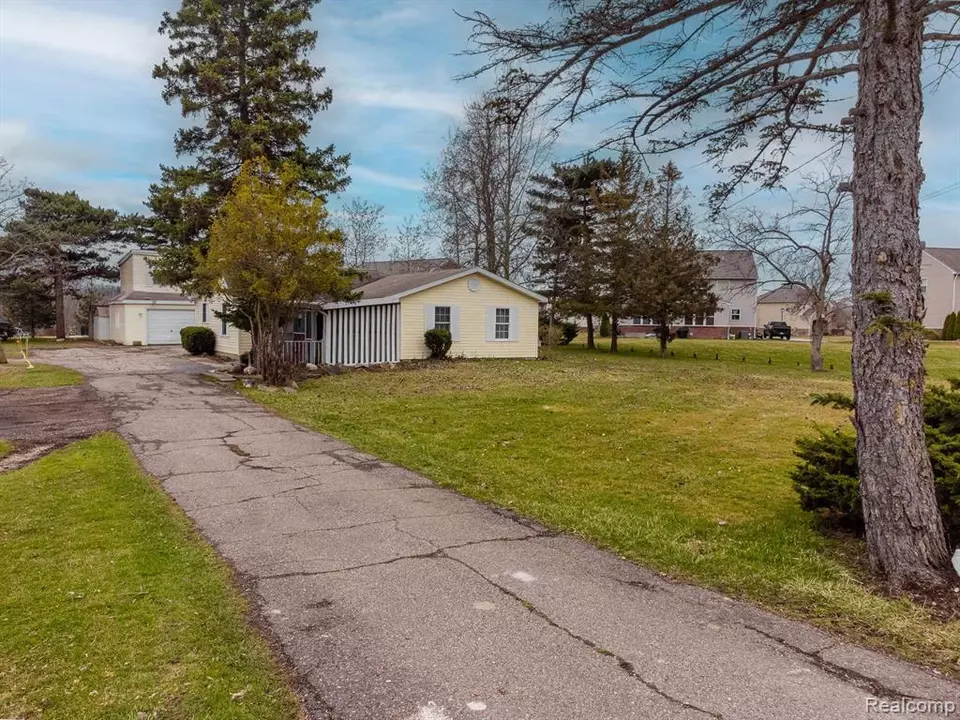 6194 E Hill Rd, Grand Blanc, MI 48439 34 Photos Movoto