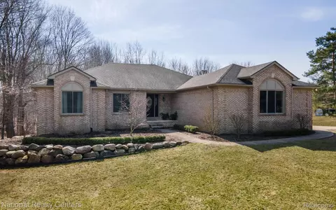 464 Mack Rd, Addison, MI 48367