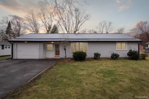10669 Exeter Rd, Exeter, MI 48117