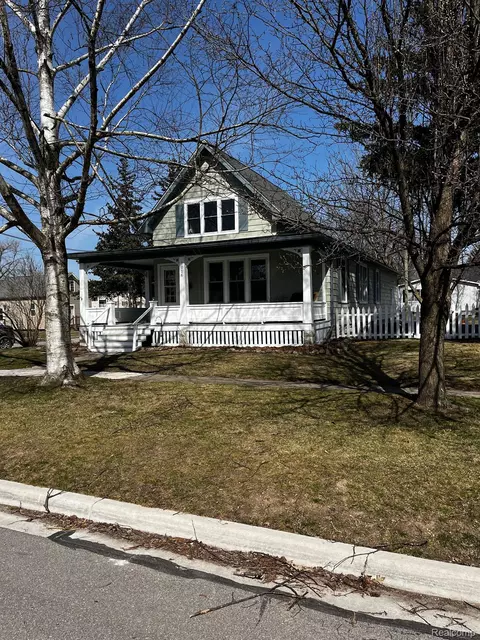 1016 Cass St, St. Clair, MI 48079