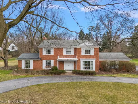 980 Timberlake Dr, Bloomfield Hills, MI 48302