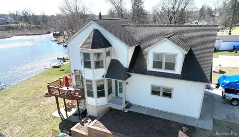 257 Somerset Dr, Columbia, MI 49230